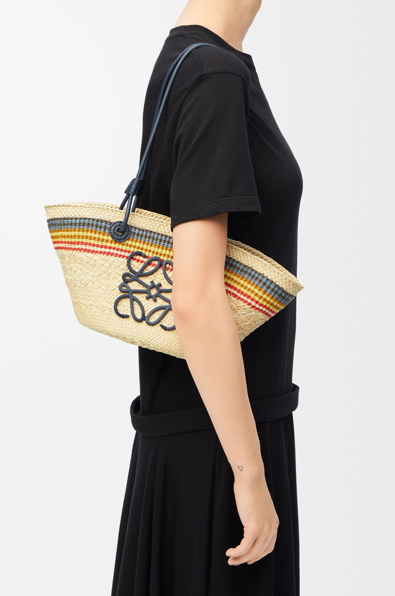 LOEWE Bolso capazo Anagram pequeño en palma de iraca y piel de ternera Natural/Multicolor