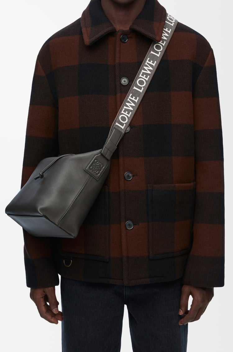 LOEWE キュービィ クロスボディバッグ スモール（サプルスムースカーフ&ジャカード） ダークグレー