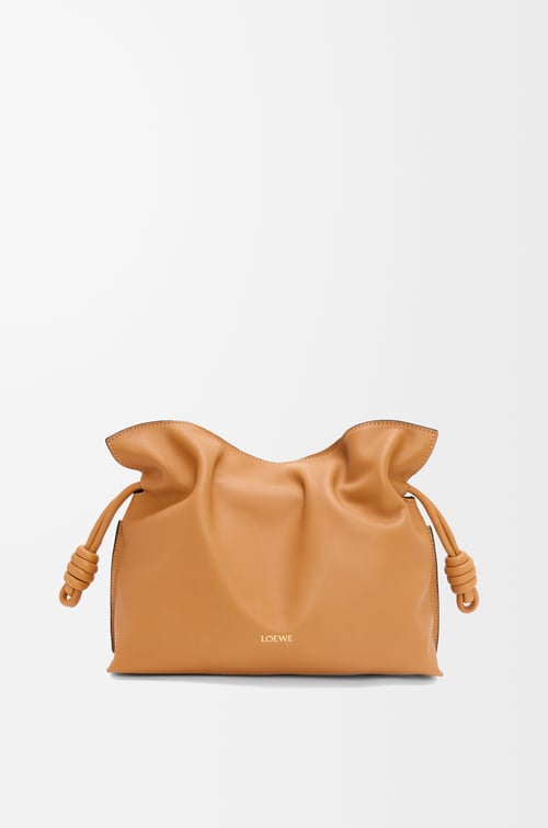LOEWE Bolso Flamenco Clutch mediano en piel napa de ternera Desierto Cálido