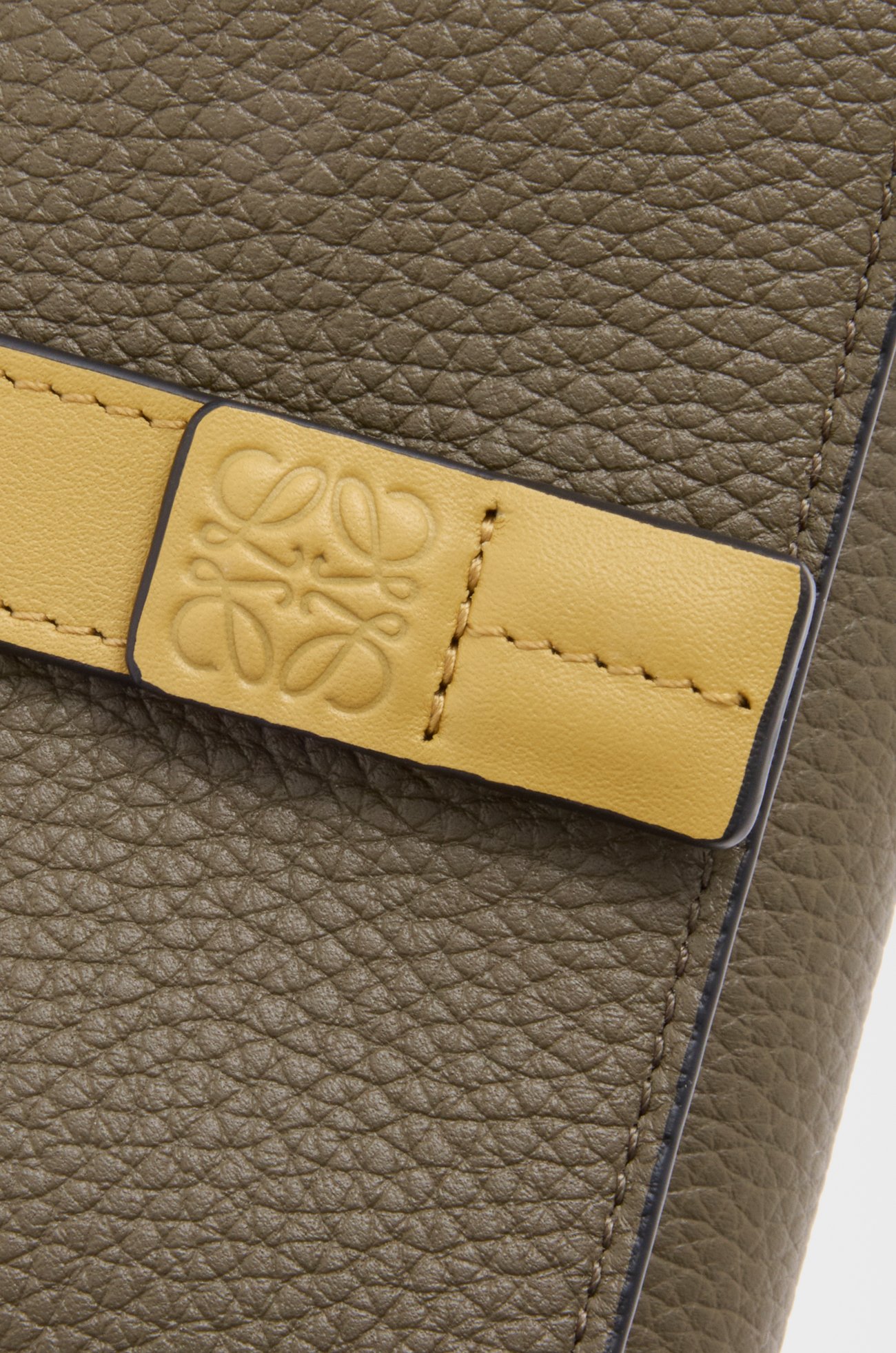 LOEWE トライフォールド ウォレット（ソフトグレインカーフ） ダークカーキグリーン/ジンジャー