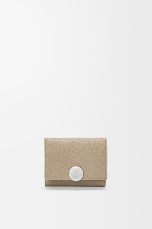 LOEWE ペブル トライフォールド ウォレット（ペブルグレインカーフ） クレイ
