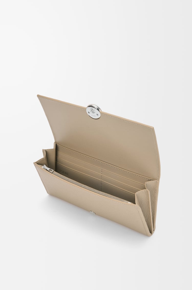 LOEWE Pebble continental wallet in mini grain calfskin Clay