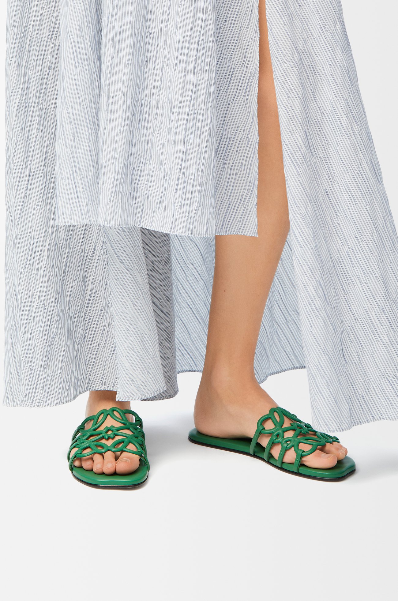 LOEWE Sandalia Petal Anagram en piel de ternera Verde