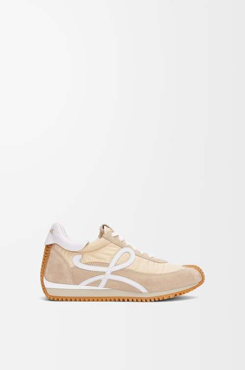 LOEWE Zapatilla Flow Runner en nailon y ante Polvo Claro