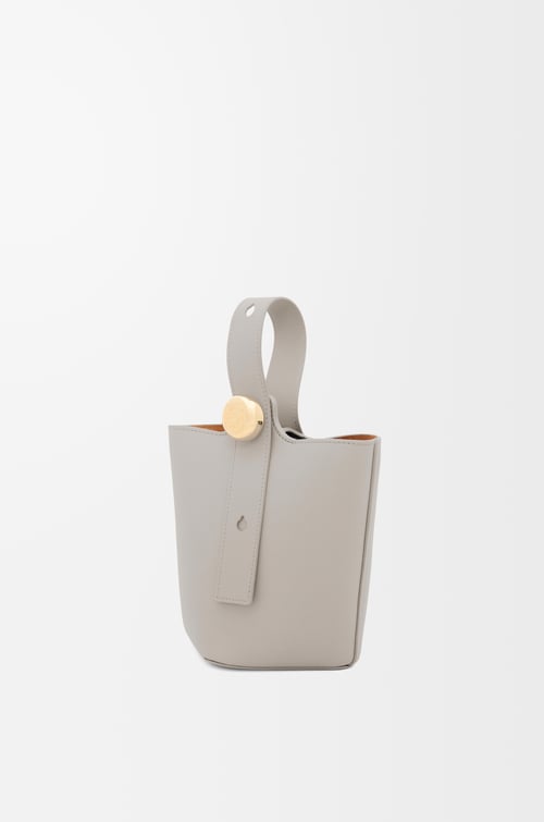 LOEWE Mini Pebble bucket in smooth calfskin Shell Grey