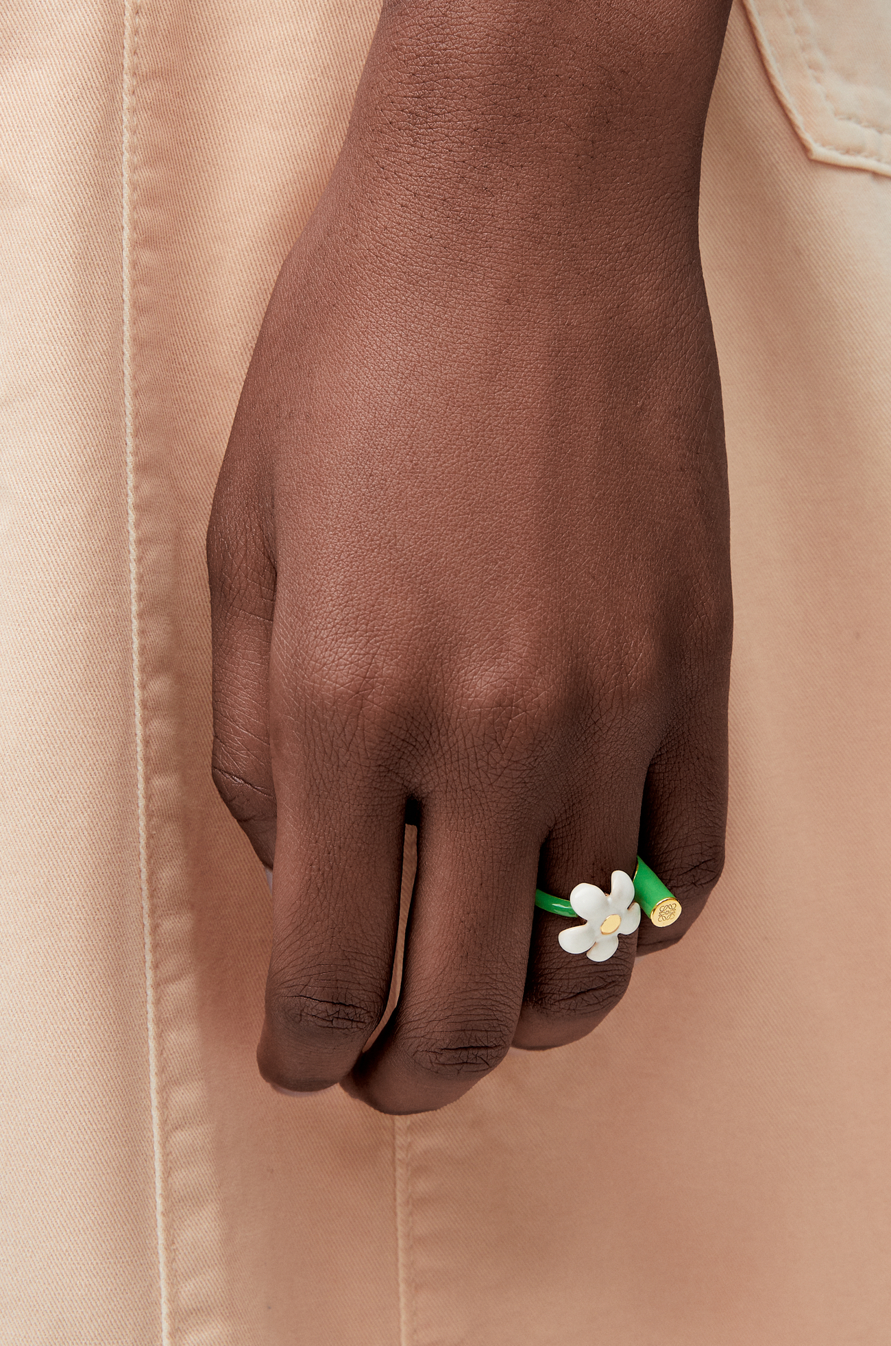 LOEWE Anillo Flor en plata de ley y esmalte Dorado/Blanco