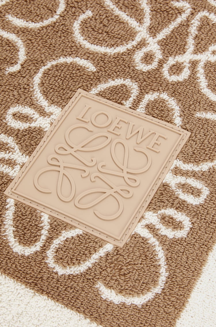 LOEWE Toalla en algodón con anagrama Beige