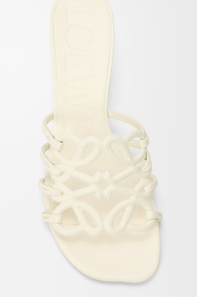 LOEWE Sandalia Petal Anagram en piel de ternera Blanco Anthurium